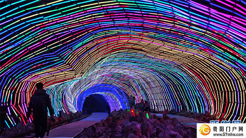 探访贵州万山朱砂古镇 废弃矿山变景区(图3)