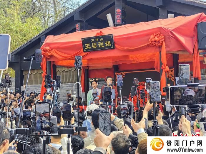 开封“王婆”:鼓励年轻人擦亮双眼勇敢追爱(图1) 开封“王婆”:鼓励年轻人擦亮双眼勇敢追爱(图1)