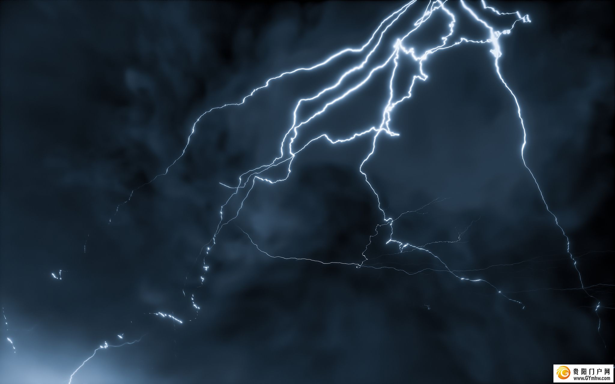 VCG41N1286616390 贵阳一夜闪电超5万次!来看如何正确防雷(图1)