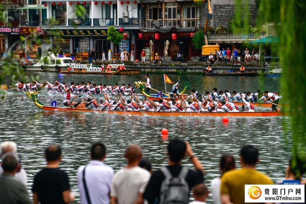贵州镇远:古城赛龙舟(图3) 贵州镇远:古城赛龙舟(图3)