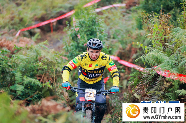 2025第九届“多彩贵州”自行车联赛（百里杜鹃站）开赛(图3)