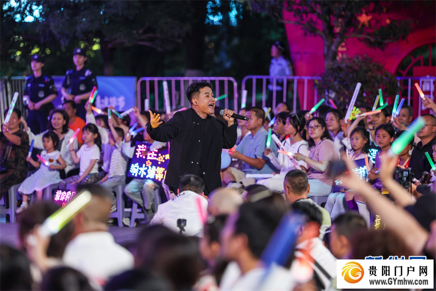 贵州毕节:响水滩“村晚”唱响夏日清凉(图6) 贵州毕节:响水滩“村晚”唱响夏日清凉(图6)